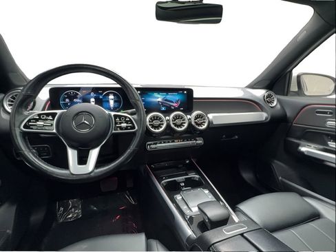Used 2022 Mercedes-Benz GLB 250 4MATIC w/ Premium Package Lite image 32