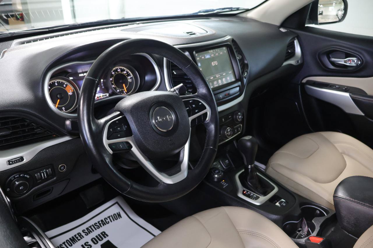 Used 2018 Jeep Cherokee Limited AWD/4WD image 18