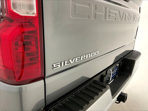 Used 2022 Chevrolet Silverado 1500 LT AWD/4WD image 25