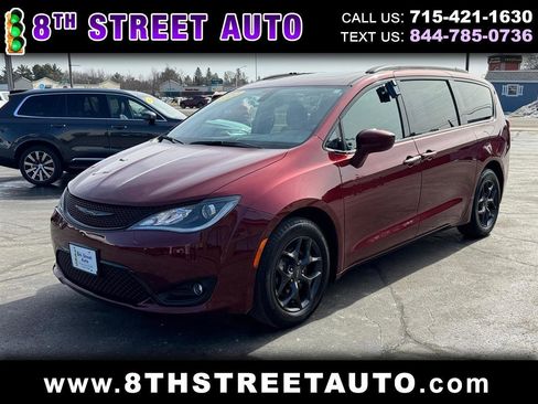 Used 2020 Chrysler Pacifica Touring-L FWD image 1