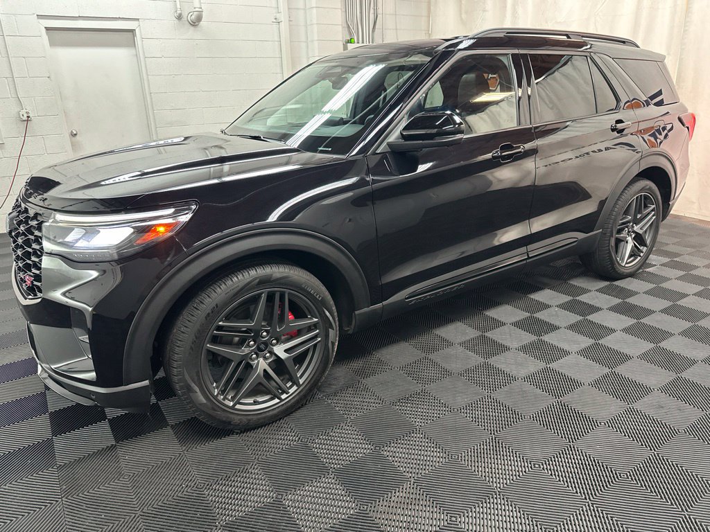 Used 2025 Ford Explorer ST w/ Sun And Sound Package AWD/4WD image 5