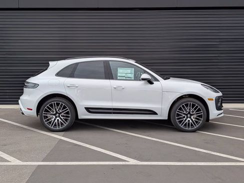 Certified 2026 Porsche Macan AWD/4WD image 8