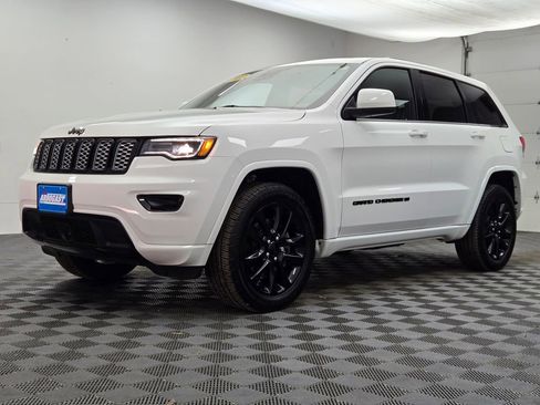 Used 2022 Jeep Grand Cherokee Laredo X image 20