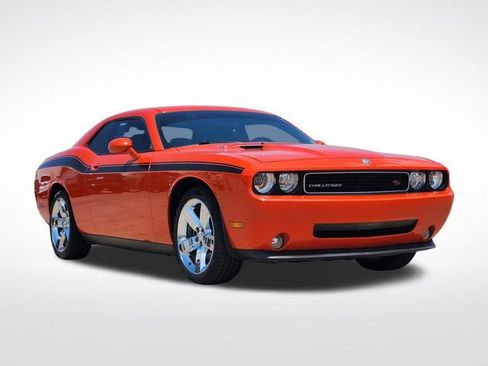 Used 2009 Dodge Challenger R/T RWD image 3
