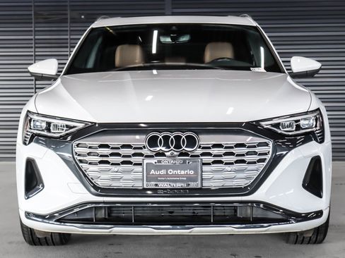 Used 2024 Audi Q8 e-tron Premium Plus image 13