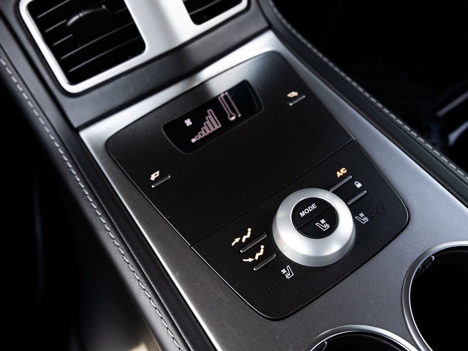 Used 2011 Aston Martin Rapide RWD image 16