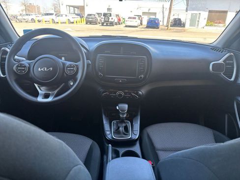 Used 2025 Kia Soul LX w/ LX Technology Package FWD image 28
