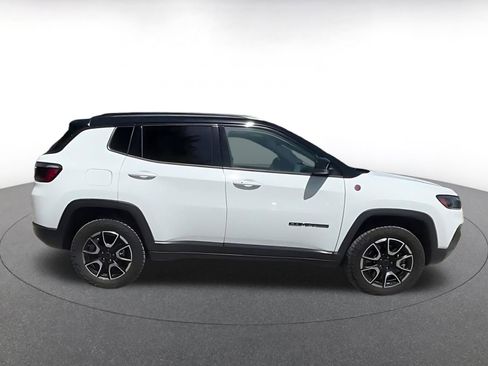 Used 2025 Jeep Compass Trailhawk w/ Trailer Tow Group AWD/4WD image 9