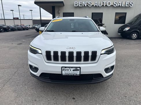 Used 2019 Jeep Cherokee Latitude Plus image 3