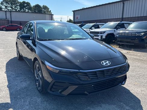 New 2025 Hyundai Elantra SEL image 7