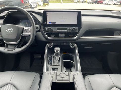 Used 2024 Toyota Grand Highlander XLE image 11