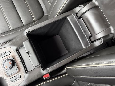 Used 2023 GMC Acadia Denali w/ Denali Ultimate Package image 27