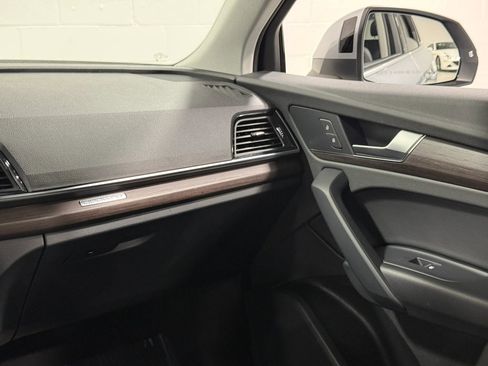Used 2023 Audi Q5 2.0T Premium w/ Convenience Package AWD/4WD image 41