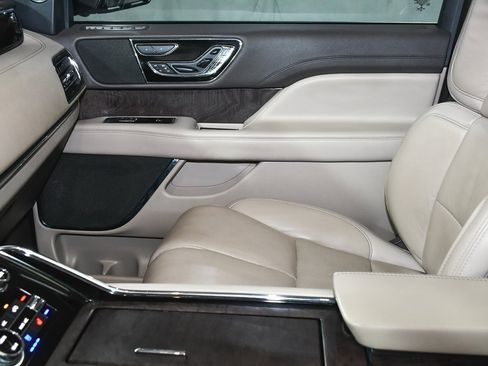 Used 2022 Lincoln Navigator L Reserve image 50