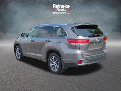 Used 2018 Toyota Highlander XLE AWD/4WD image 8