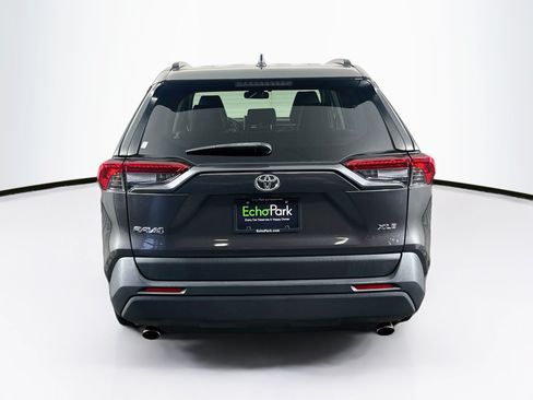 Used 2020 Toyota RAV4 XLE Premium FWD image 7