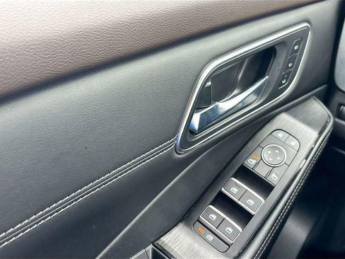 Used 2023 Nissan Rogue Platinum image 18