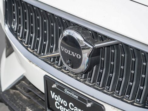 New 2025 Volvo V60 B5 Cross Country Ultra w/ Protection Package Premier image 3