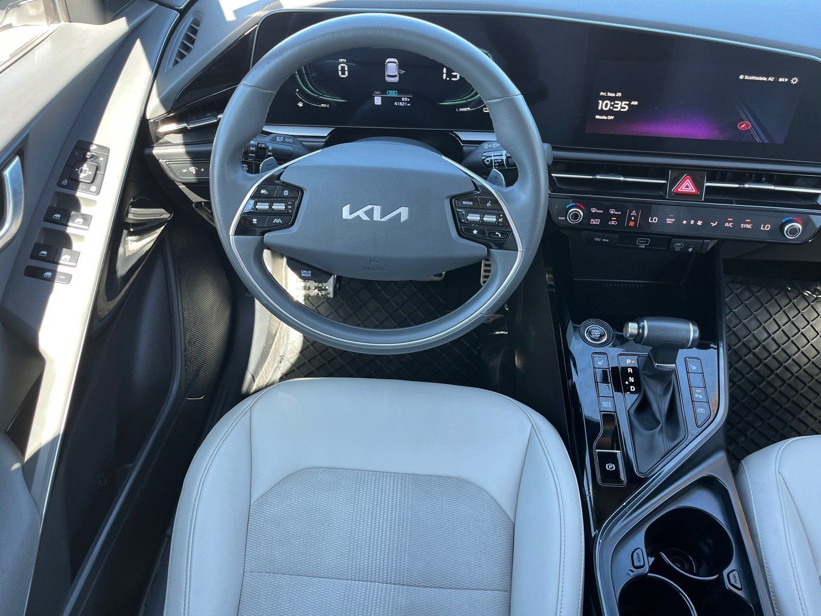 Used 2024 Kia Niro EX Touring FWD image 13