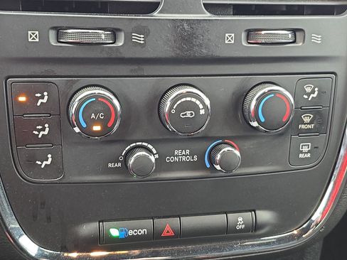 Used 2014 Dodge Grand Caravan SE FWD image 22