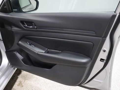 Used 2024 Nissan Altima 2.5 S image 23