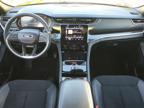 Used 2023 Jeep Grand Cherokee Altitude image 16