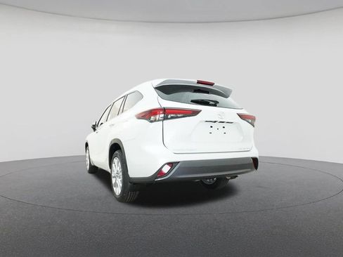 New 2026 Toyota Highlander Limited image 22