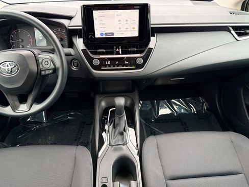 Used 2025 Toyota Corolla LE w/ Convenience Package image 18