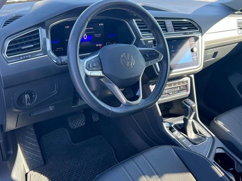 Used 2023 Volkswagen Tiguan SE image 18