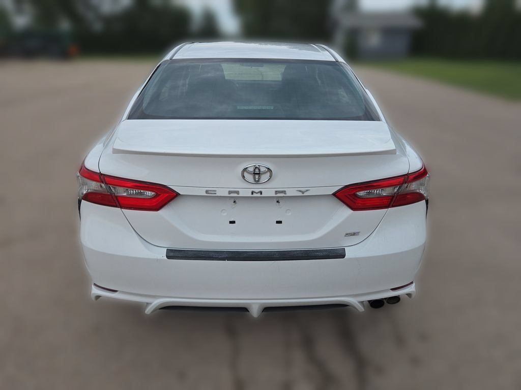 Used 2018 Toyota Camry SE FWD image 4