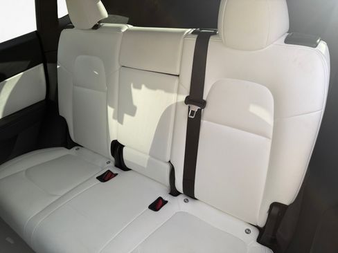 Used 2021 Tesla Model Y Long Range image 10