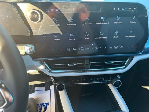 New 2026 Chevrolet Equinox EV LT image 27