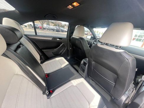 Used 2016 Volkswagen Jetta Sport image 13