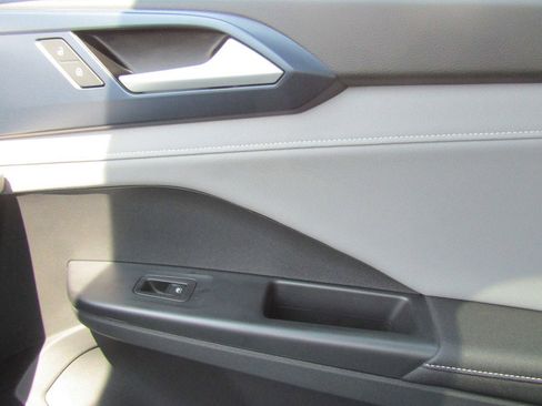 New 2024 Volkswagen Taos SE image 38