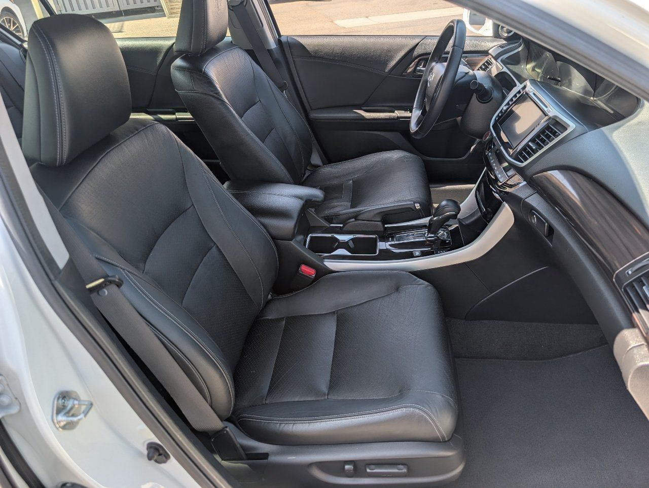 Used 2017 Honda Accord Touring image 8