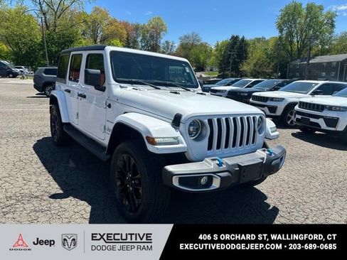 Used 2023 Jeep Wrangler Unlimited Sahara w/ Cold Weather Group AWD/4WD image 2