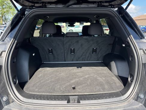 Used 2025 Chevrolet Equinox LT AWD/4WD image 32