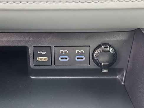 Used 2022 Toyota Highlander XLE image 17