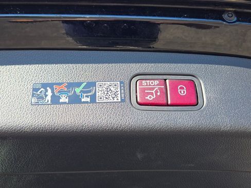 Used 2025 Mercedes-Benz GLC 43 AMG 4MATIC image 19