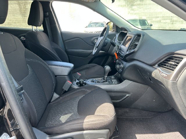 Used 2019 Jeep Cherokee Latitude w/ Popular Appearance Group AWD/4WD image 30