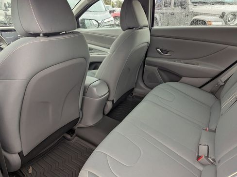 Used 2022 Hyundai Elantra SEL w/ Convenience Package FWD image 32
