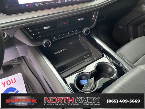 Used 2025 Chevrolet Suburban Premier image 11