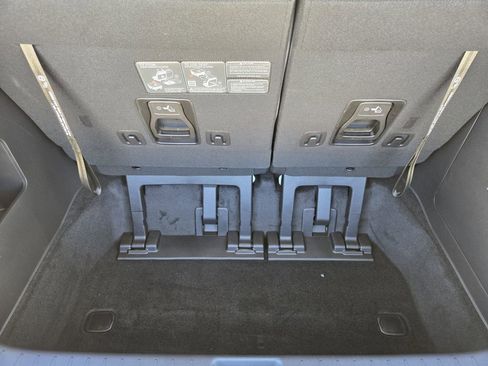 New 2026 Kia Carnival LX image 24