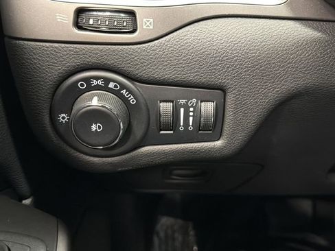 Used 2022 Jeep Cherokee Latitude Lux image 24