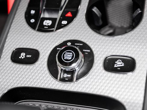 Used 2025 Bentley Bentayga Extended Wheelbase image 60