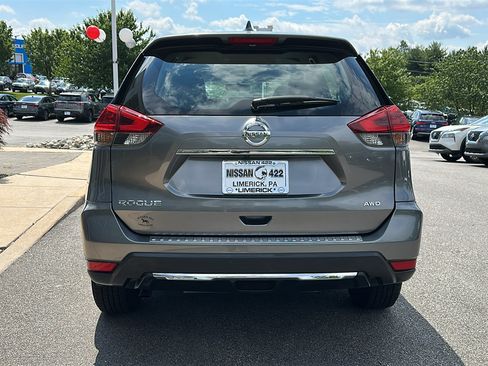 Used 2018 Nissan Rogue S AWD/4WD image 5