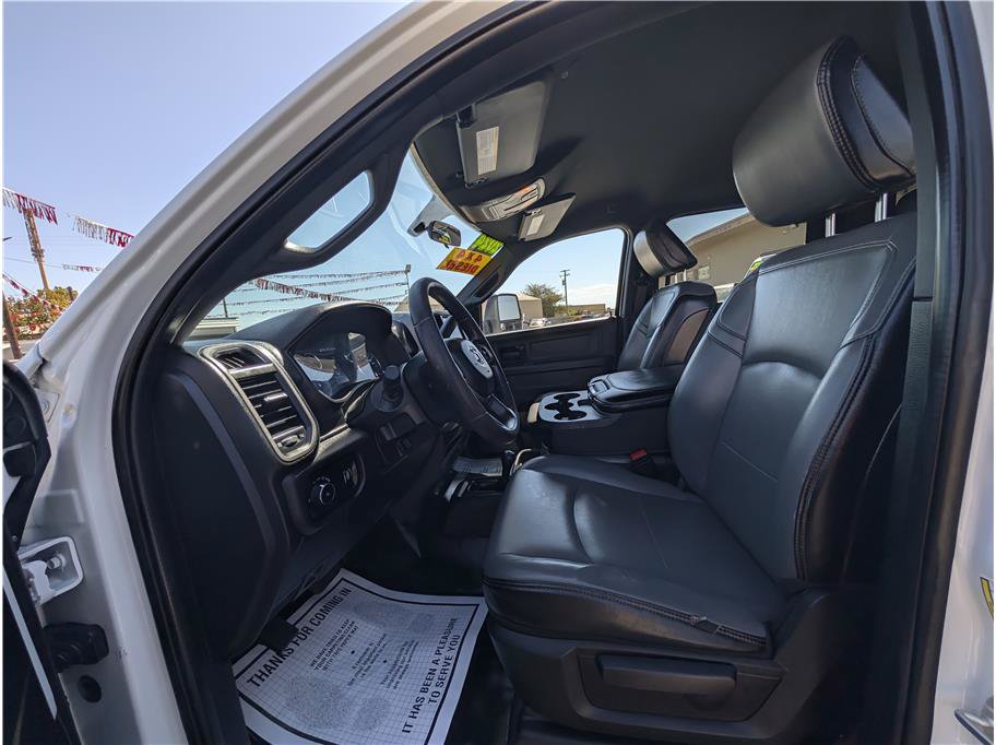 Used 2024 RAM 3500 Tradesman w/ Chrome Appearance Group AWD/4WD image 9