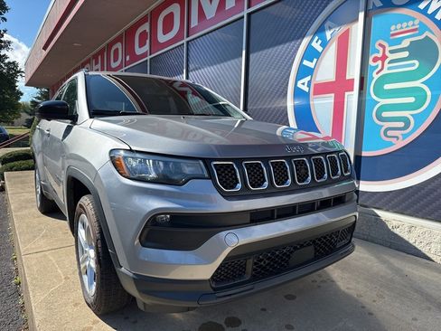 Used 2023 Jeep Compass Latitude w/ Convenience Group image 1