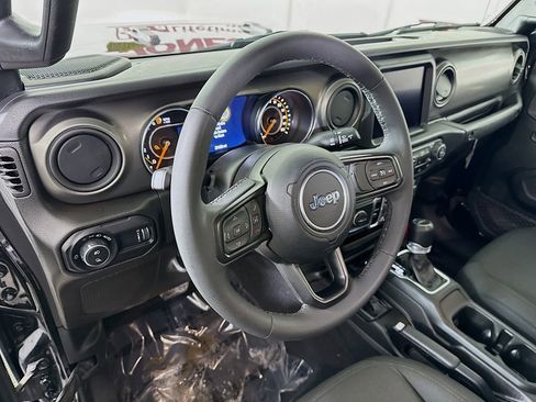 Used 2023 Jeep Gladiator Willys image 19