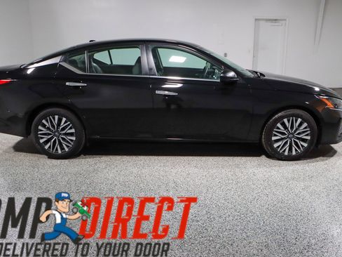 Used 2024 Nissan Altima 2.5 SV image 6
